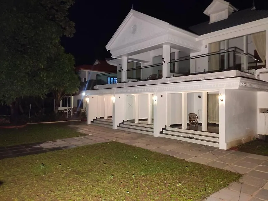 Villa Riveria Portico - River Side 6 Bedroom Private Pool Bungalow North Paravur India