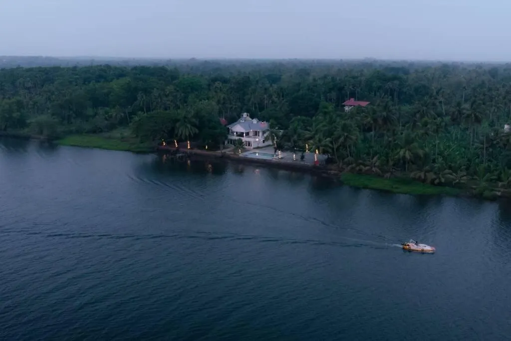 Riveria Portico - River Side 6 Bedroom Private Pool Bungalow North Paravur 0*,  India
