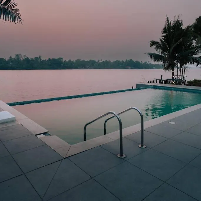 Villa Riveria Portico - River Side 6 Bedroom Private Pool Bungalow North Paravur