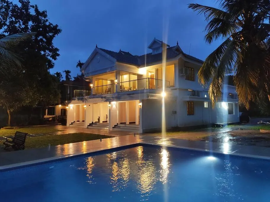 Riveria Portico - River Side 6 Bedroom Private Pool Bungalow North Paravur